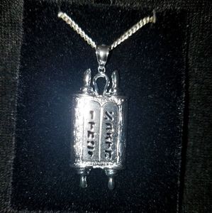 925 Sterling Silver Pendant W/ Necklace